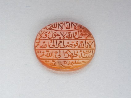 Oval bezel amulet with naskhi inscription and floral decorationfront