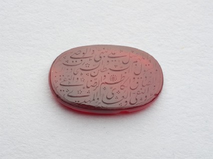 Oval bezel amulet with nasta‘liq inscription and floral decorationfront