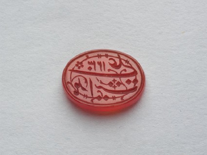 Oval bezel seal with nasta‘liq inscription and floral decorationfront