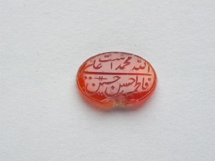 Oval bezel amulet with nasta‘liq inscription and linear decorationfront