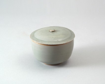 Greenware bowl and lidfront
