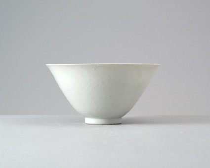 White ware bowl with two dragonsfront