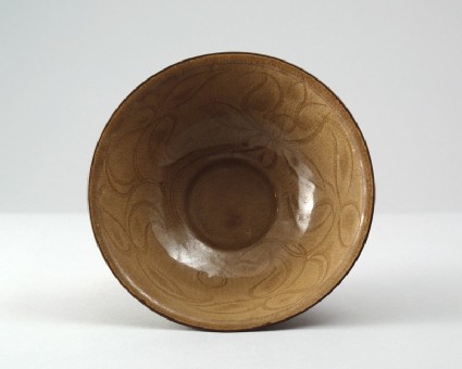 Glazed bowl with lotus scroll decorationfront