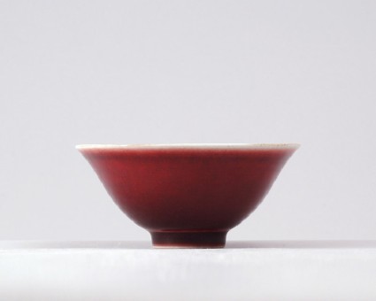 Bowl with copper-red glazefront