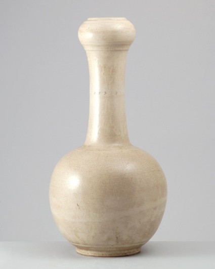 Zhangzhou ware 'garlic head' vase with floral decorationfront