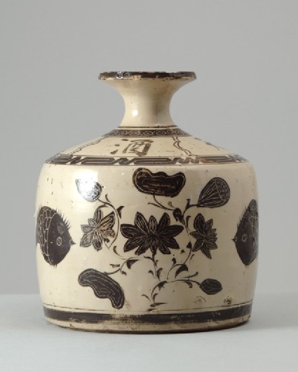 Wine bottle in the style of Cizhou ware with floral decorationfront