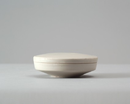 White ware circular box and lidfront