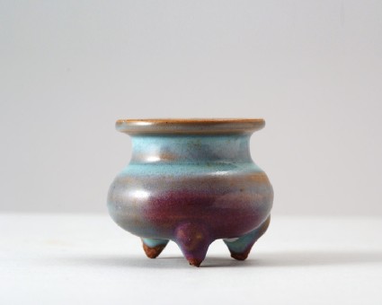 Incense burner with three feetfront