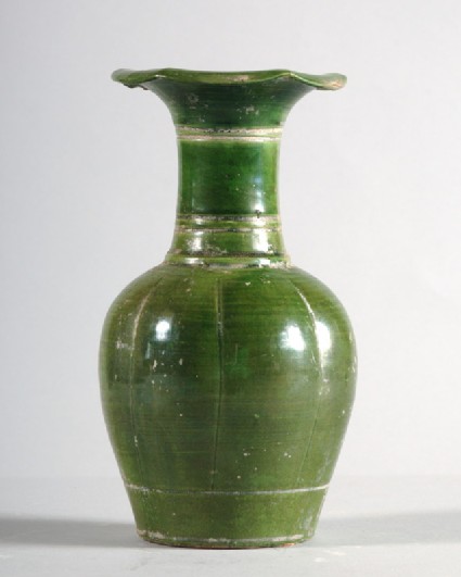 Vase with lobed rimfront