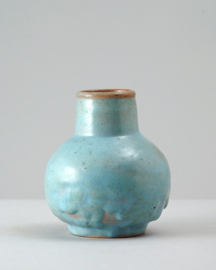 Vase with blue glazefront
