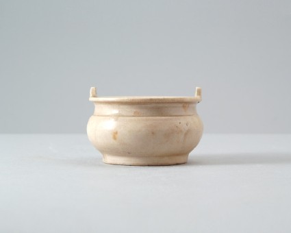 Dehua type white ware incense burnerfront