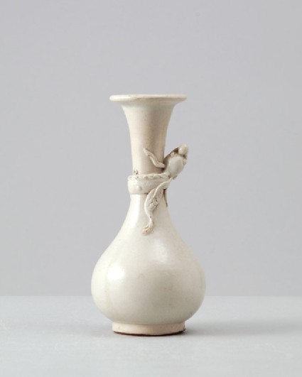 Zhangzhou type white ware vase with dragonfront