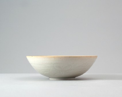 White ware bowl with lotus decorationfront