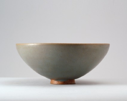 Bowl with blue glazefront