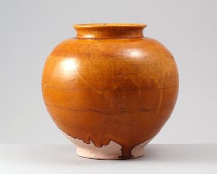 Jar with amber glazefront