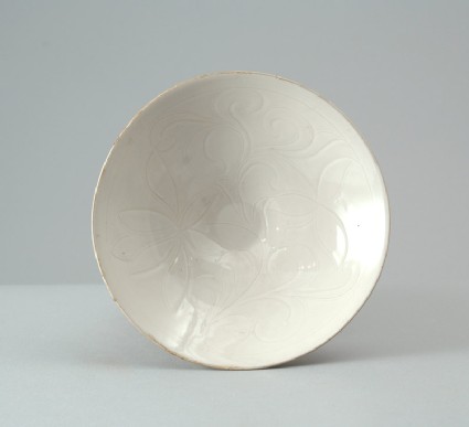 White ware dish with floral decorationtop