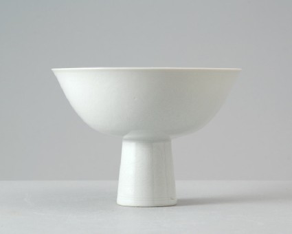 White ware stem bowl with lotus decorationfront