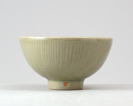 Greenware bowl with floral medallionfront
