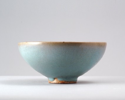 Bowl with blue glazefront