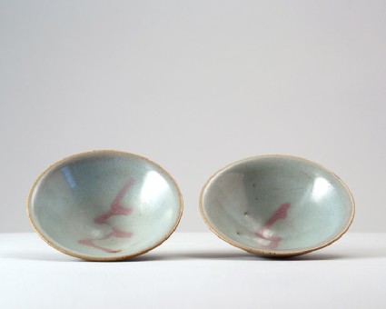 Bowl with blue glazefront