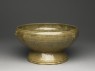 Greenware footed bowl (oblique)