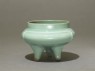 Greenware tripod incense burner with modern lid (oblique, without lid)