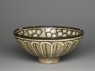 Bowl with flying phoenixes against a foliate background (oblique)