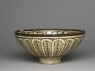 Bowl with flying phoenixes against a foliate background (oblique)