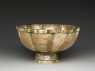 Mother-of-pearl lobed bowl (oblique)