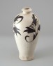 Cizhou ware vase with floral decoration (oblique)