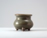 Tripod incense burner with green glaze (oblique)